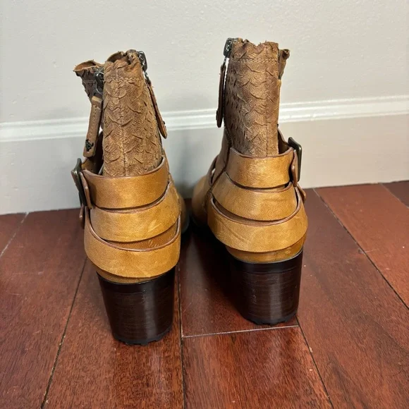 H.S. Trask 7M Leather Mallory Boot Block Heel Ankle Booties Brown - Picture 4 of 10